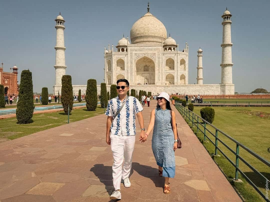 One Day Taj Mahal Tour by Super Fast Train with Breakfast