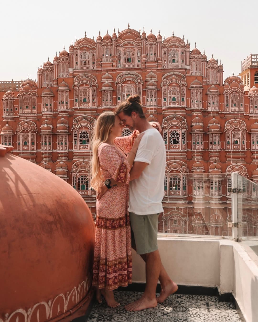Hawa Mahal Couple Pose Photo